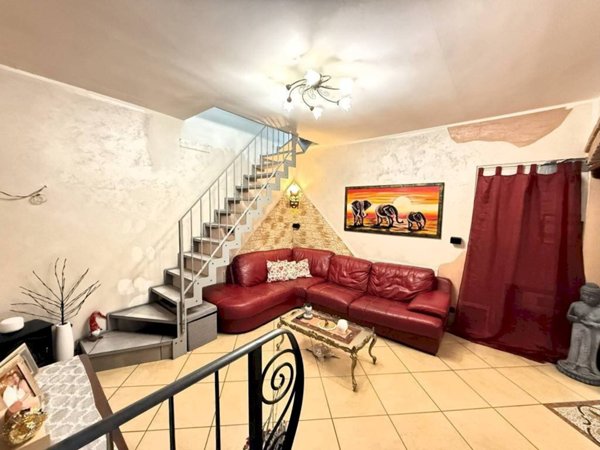 casa indipendente in vendita a Moncalieri in zona Tagliaferro