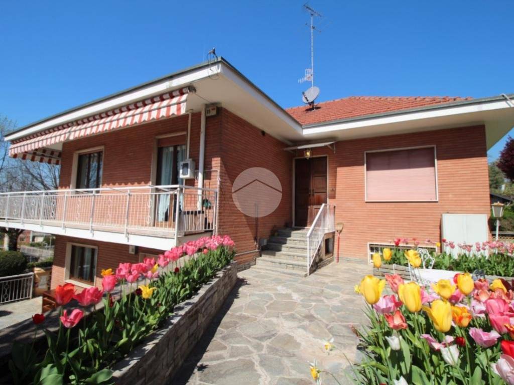 casa indipendente in vendita a Moncalieri in zona Testona
