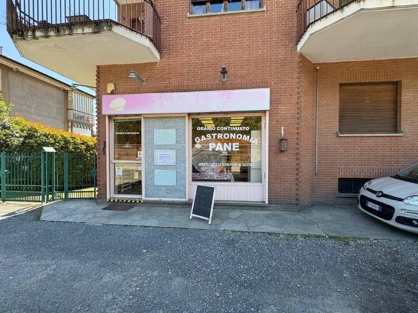 negozio in vendita a Moncalieri in zona Testona