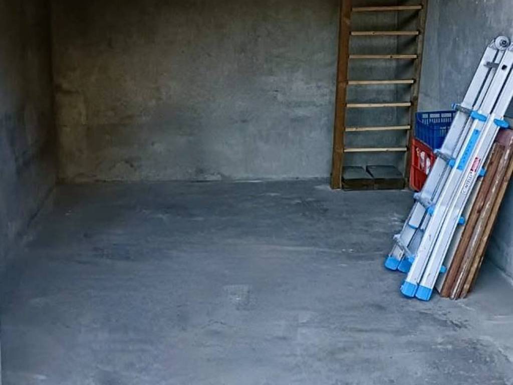 locale di sgombero in vendita a Moncalieri