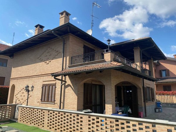 casa indipendente in vendita a Moncalieri in zona Barauda