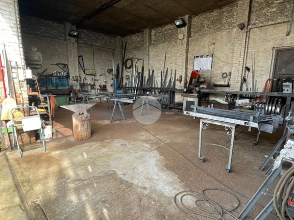locale commerciale in vendita a Moncalieri
