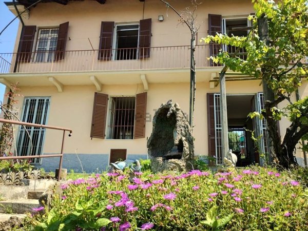 casa indipendente in vendita a Moncalieri in zona Testona