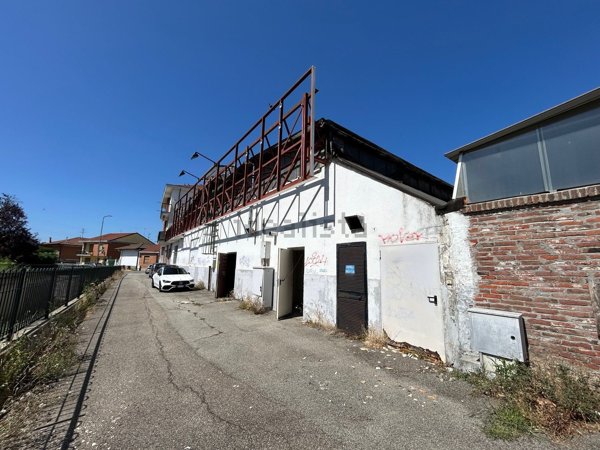 locale commerciale in vendita a Moncalieri