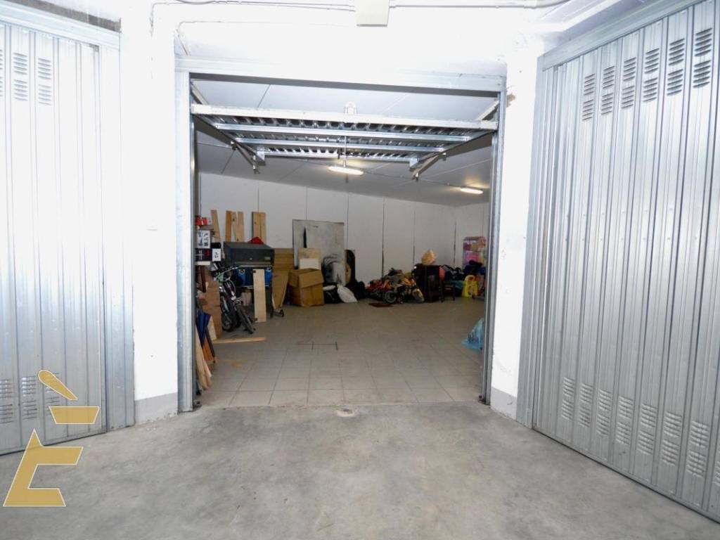 locale commerciale in vendita a Moncalieri in zona Testona