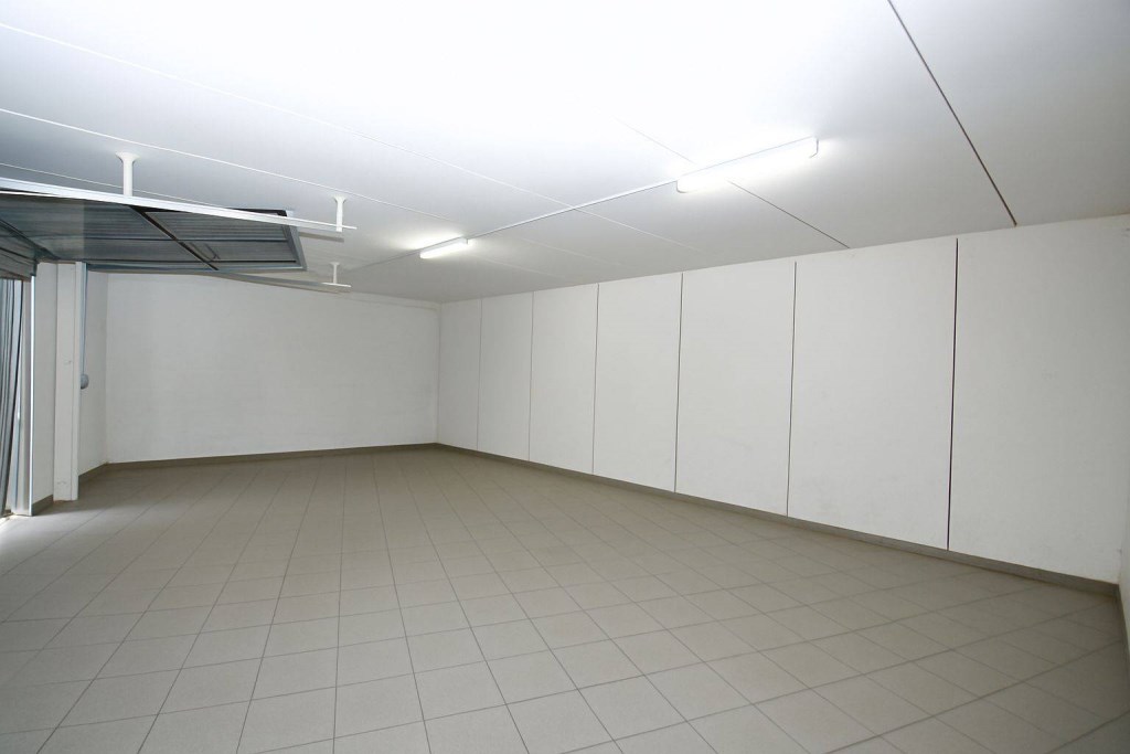 locale commerciale in vendita a Moncalieri in zona Testona