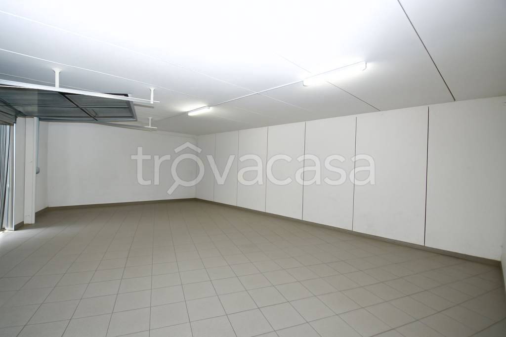 locale commerciale in vendita a Moncalieri in zona Testona