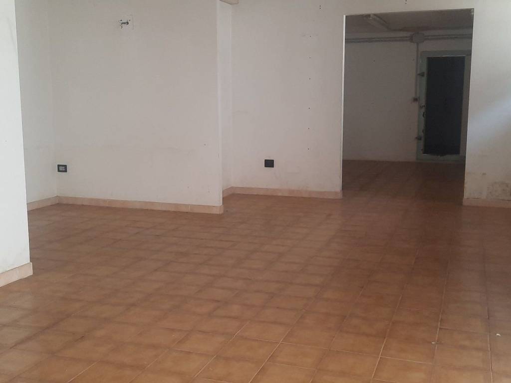 locale di sgombero in vendita a Moncalieri in zona Testona