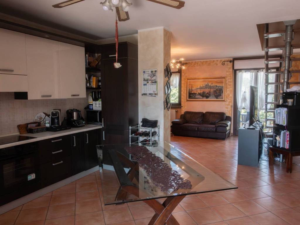 appartamento in vendita a Moncalieri in zona Tetti Piatti