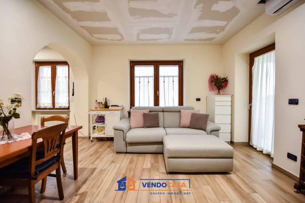 casa indipendente in vendita a Moncalieri in zona Testona
