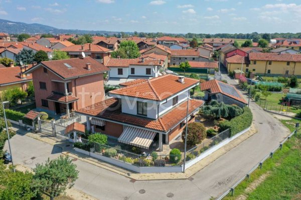 casa indipendente in vendita a Moncalieri in zona Tetti Piatti