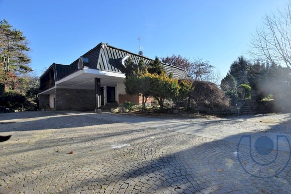 casa indipendente in vendita a Moncalieri in zona Revigliasco