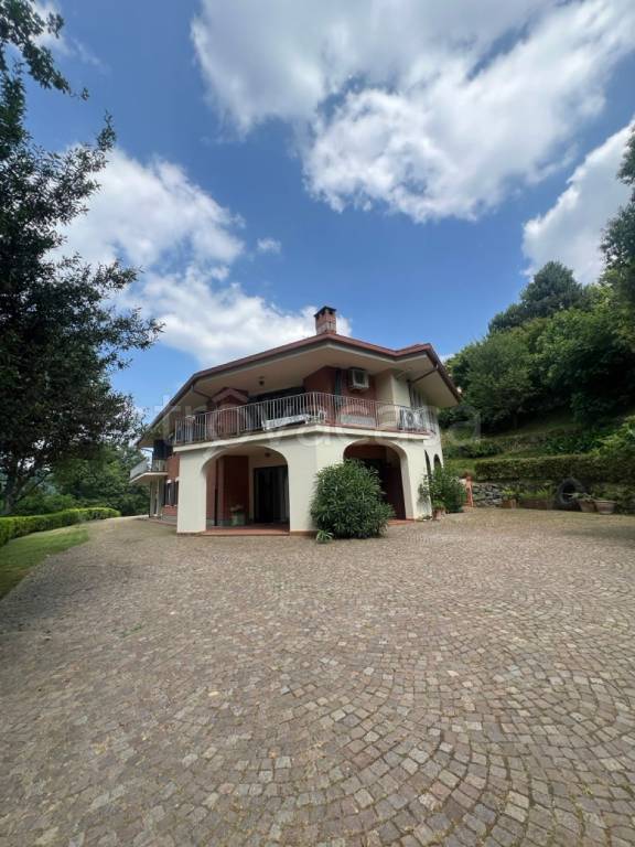 casa indipendente in vendita a Moncalieri in zona Revigliasco