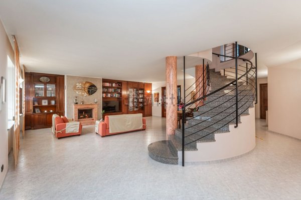 casa indipendente in vendita a Moncalieri in zona Tagliaferro