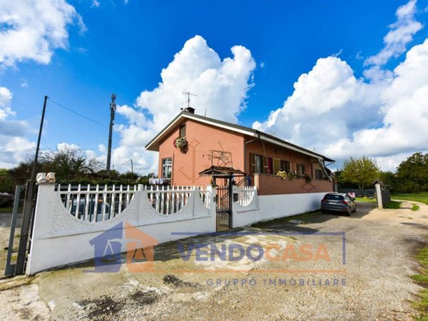 casa indipendente in vendita a Moncalieri in zona Tagliaferro