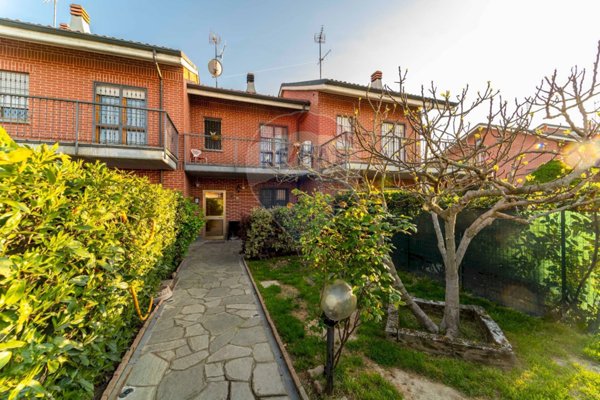 casa indipendente in vendita a Moncalieri in zona Tetti Piatti