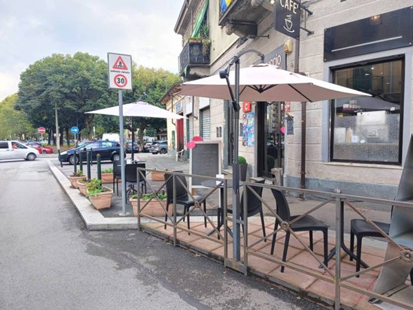 negozio in vendita a Moncalieri in zona Tetti Piatti