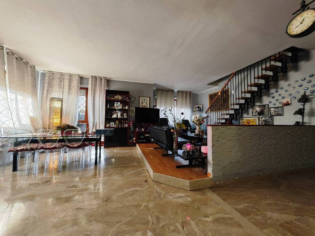 appartamento in vendita a Moncalieri in zona Revigliasco