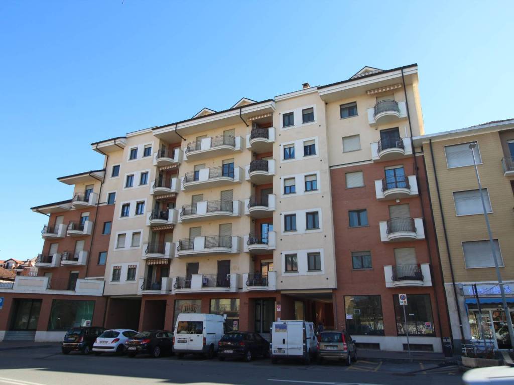 negozio in vendita a Moncalieri