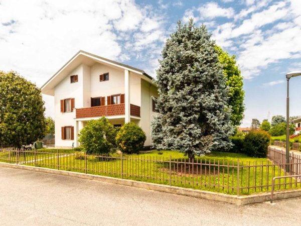 casa indipendente in vendita a Moncalieri in zona Tagliaferro