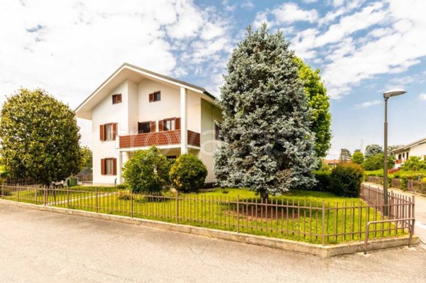 casa indipendente in vendita a Moncalieri in zona Tagliaferro