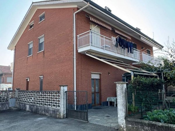 casa indipendente in vendita a Moncalieri in zona Tagliaferro