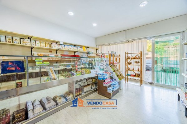 locale commerciale in vendita a Moncalieri