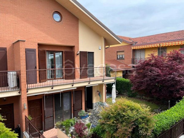 casa indipendente in vendita a Moncalieri in zona Barauda