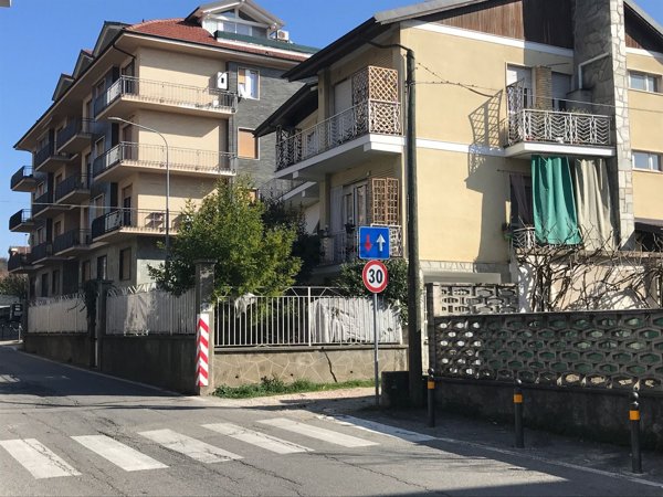 casa indipendente in vendita a Moncalieri in zona Testona