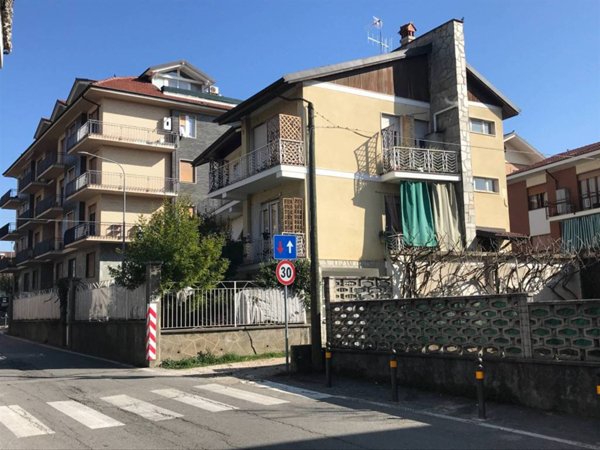 casa indipendente in vendita a Moncalieri in zona Testona