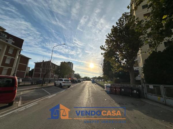 negozio in vendita a Moncalieri