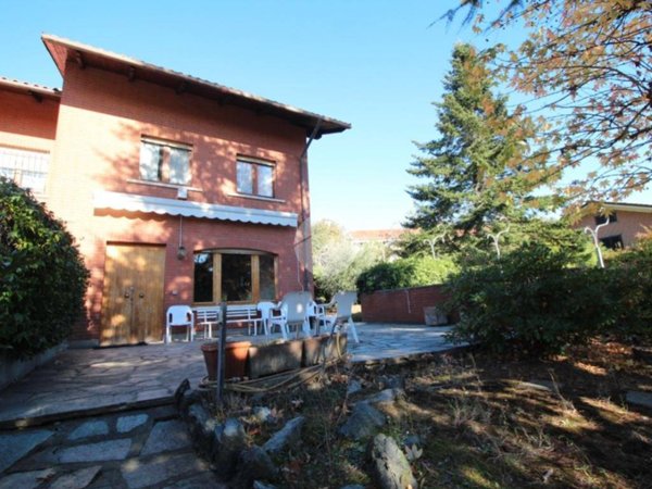 casa indipendente in vendita a Moncalieri in zona Testona