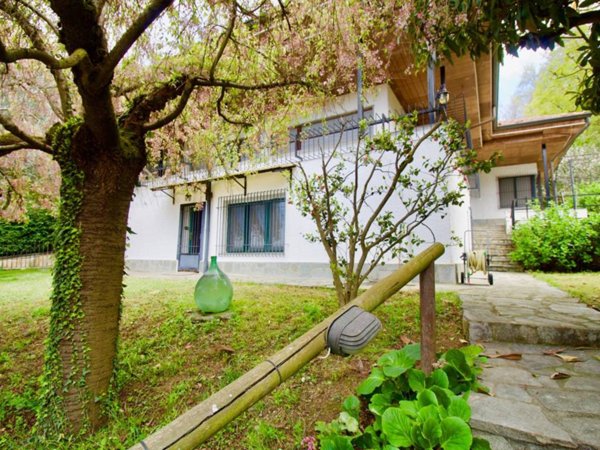 casa indipendente in vendita a Moncalieri in zona Revigliasco