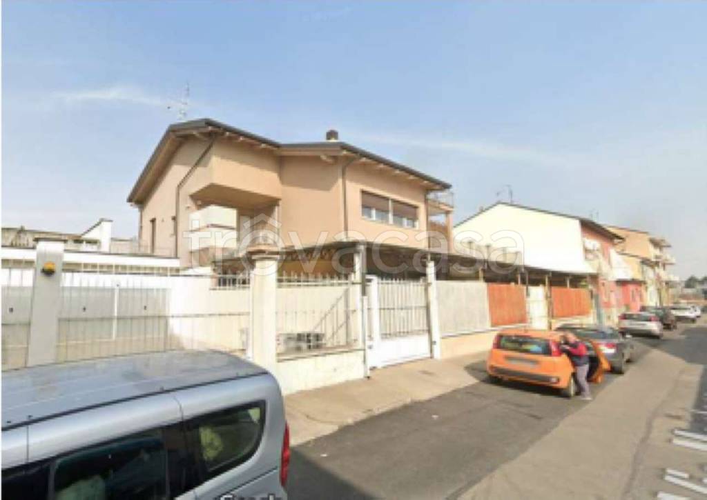 locale commerciale in vendita a Moncalieri