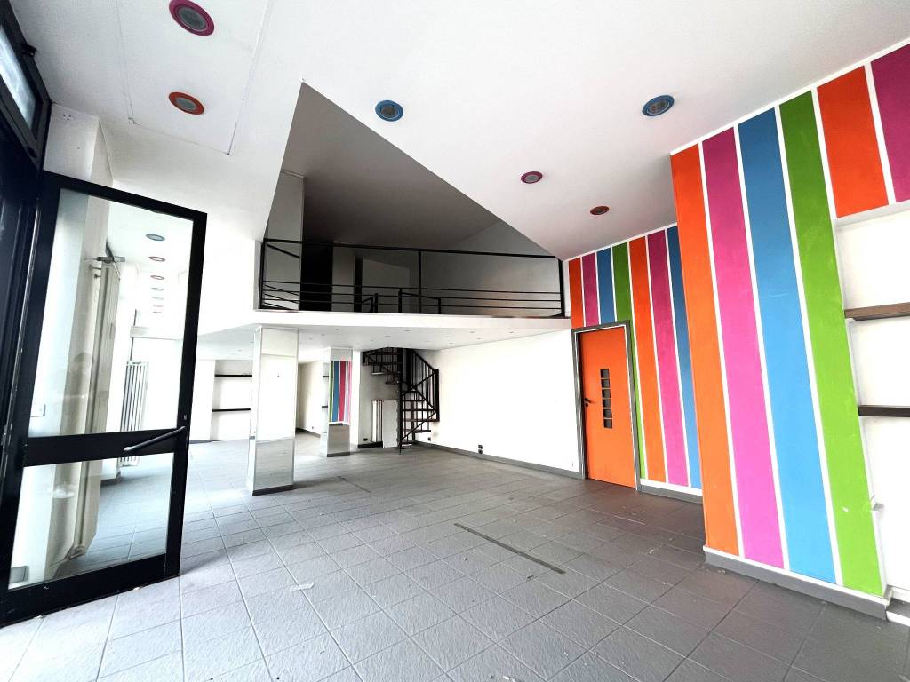 negozio in vendita a Moncalieri