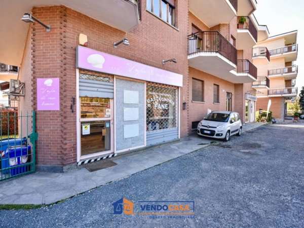 negozio in vendita a Moncalieri in zona Moriondo