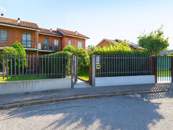 casa indipendente in vendita a Moncalieri in zona Barauda