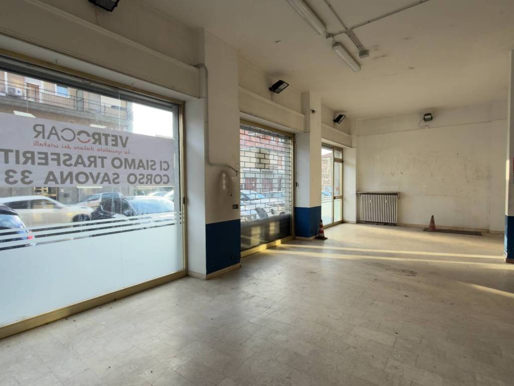 negozio in vendita a Moncalieri in zona Testona