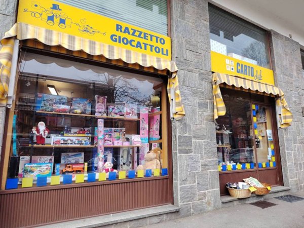 negozio in vendita a Moncalieri in zona Moriondo