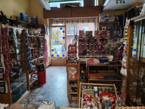 negozio in vendita a Moncalieri in zona Testona