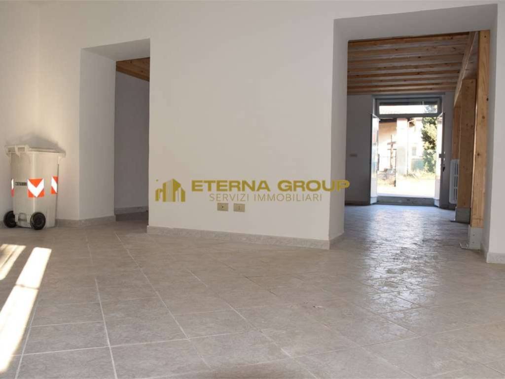 negozio in vendita a Moncalieri