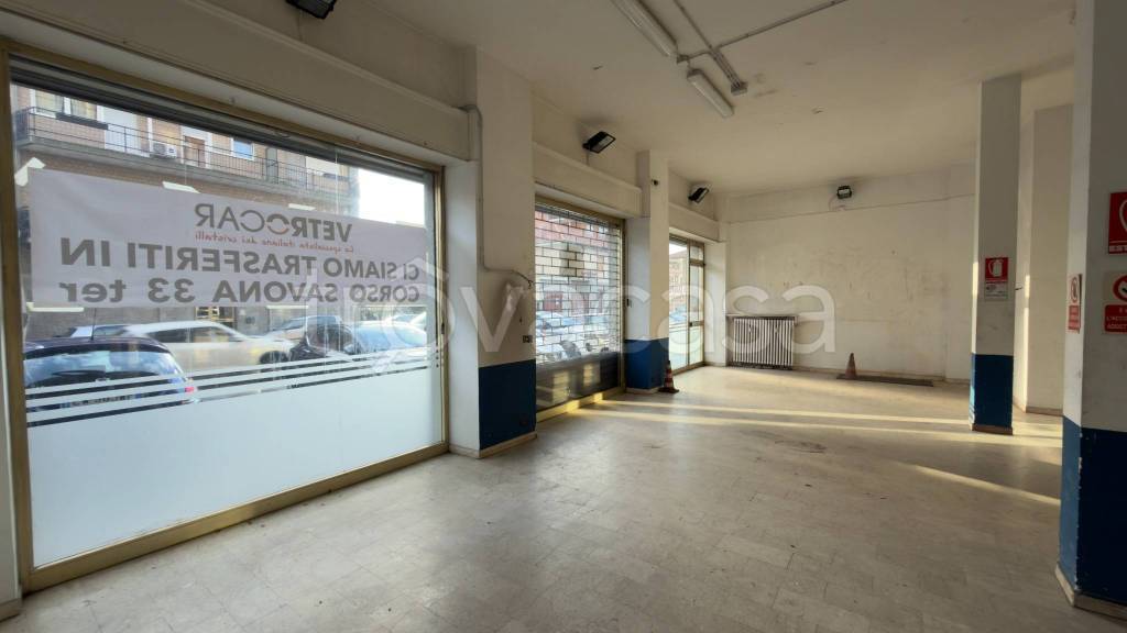 negozio in vendita a Moncalieri in zona Testona