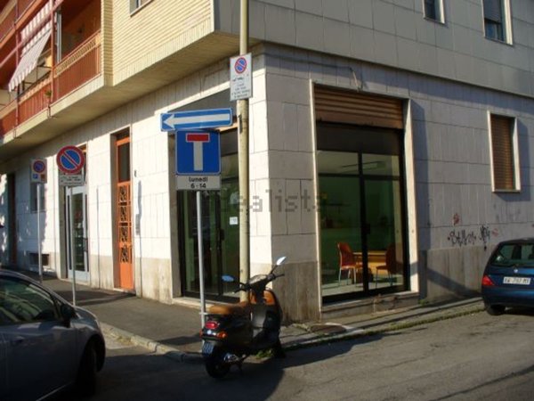 negozio in vendita a Moncalieri