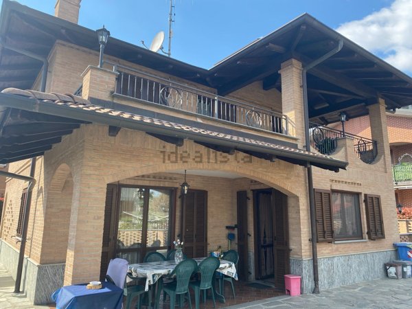 casa indipendente in vendita a Moncalieri in zona Tagliaferro