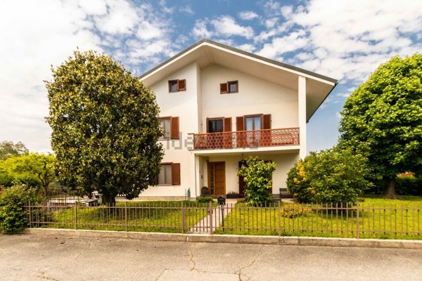 casa indipendente in vendita a Moncalieri in zona Tagliaferro