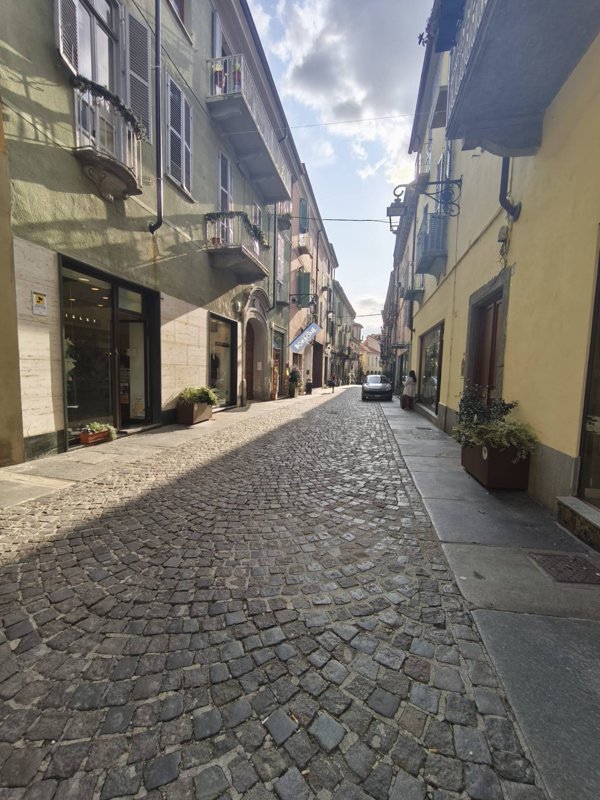 locale commerciale in vendita a Moncalieri