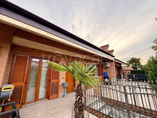 casa indipendente in vendita a Moncalieri in zona Tetti Piatti