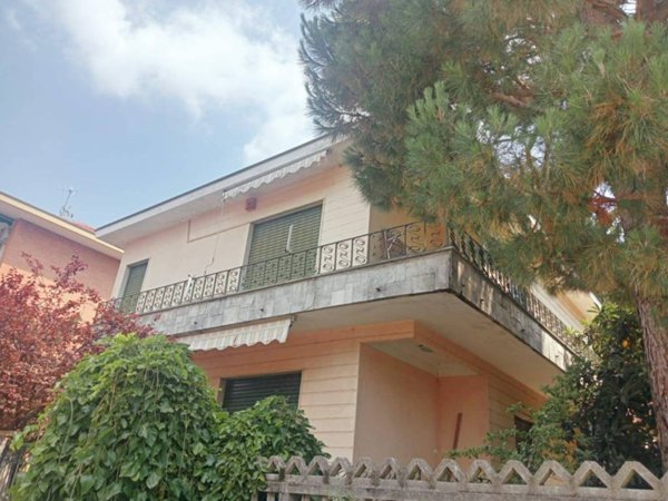 casa indipendente in vendita a Moncalieri in zona Revigliasco