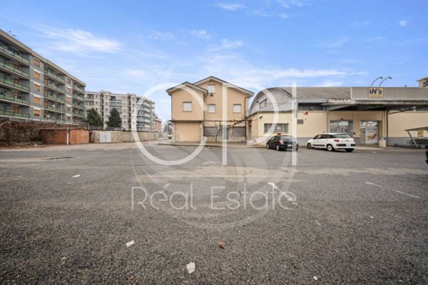 locale di sgombero in vendita a Moncalieri