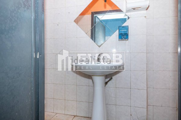 locale commerciale in vendita a Moncalieri